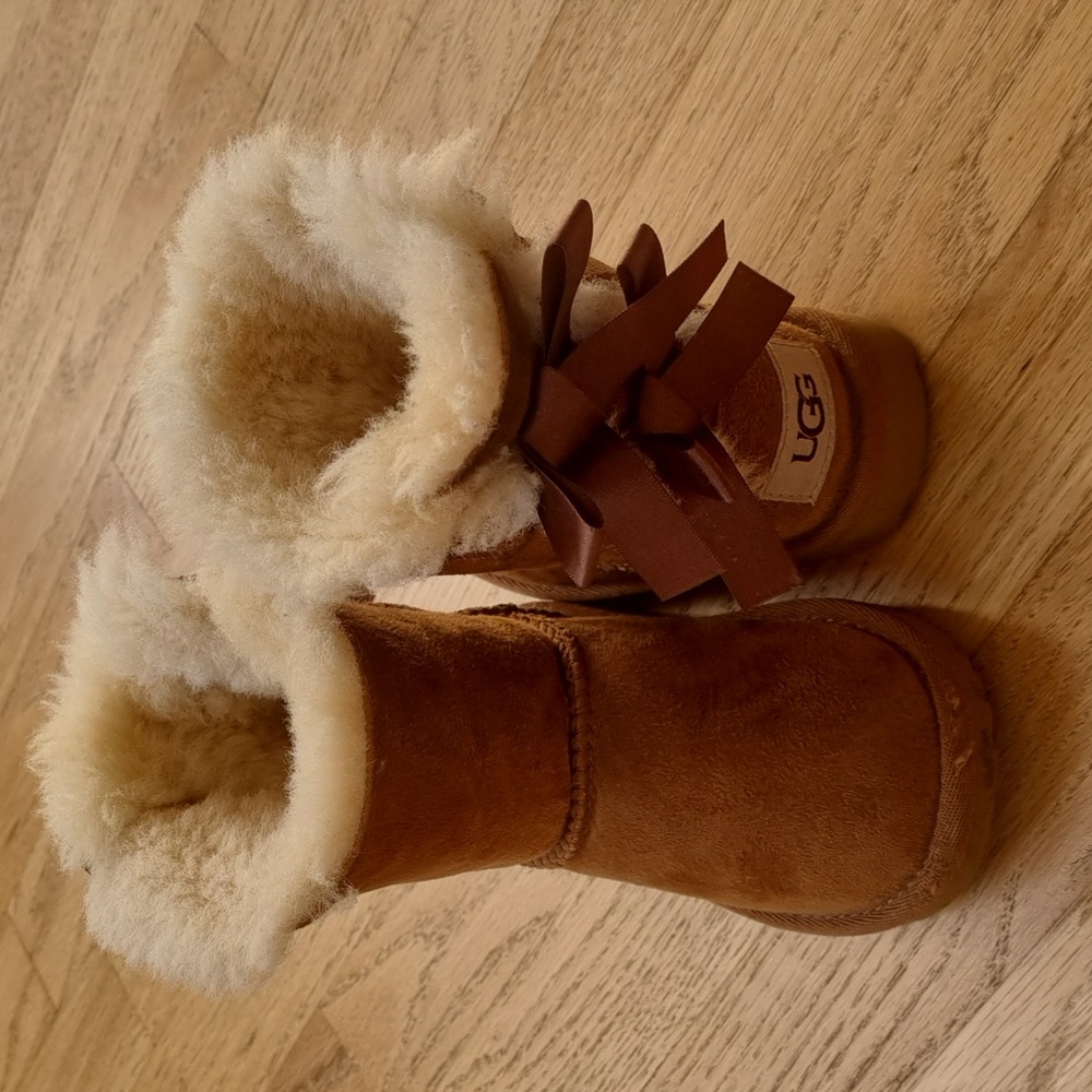 Toddler Ugg Bow Boots Size 7 Toddler